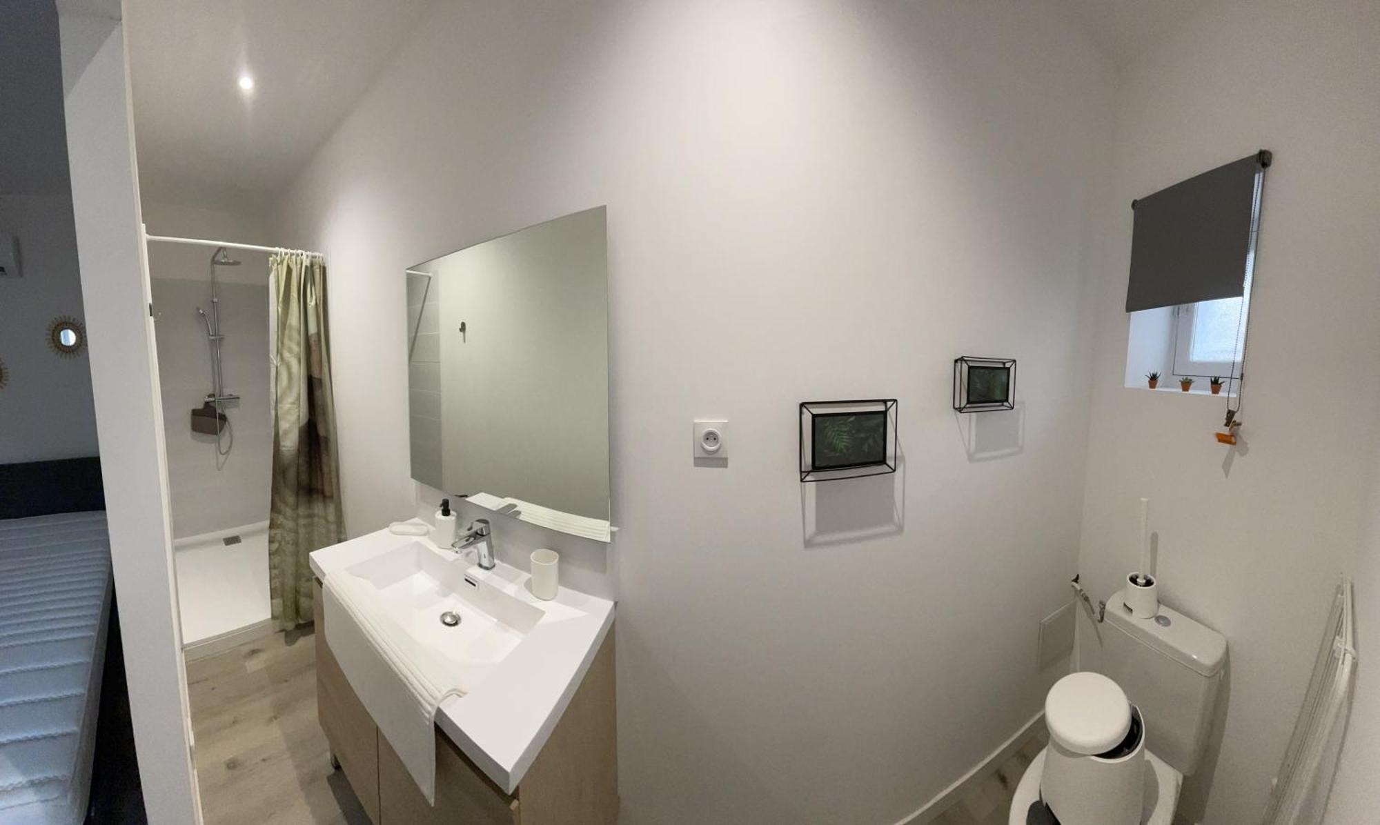 Flat Apartment *